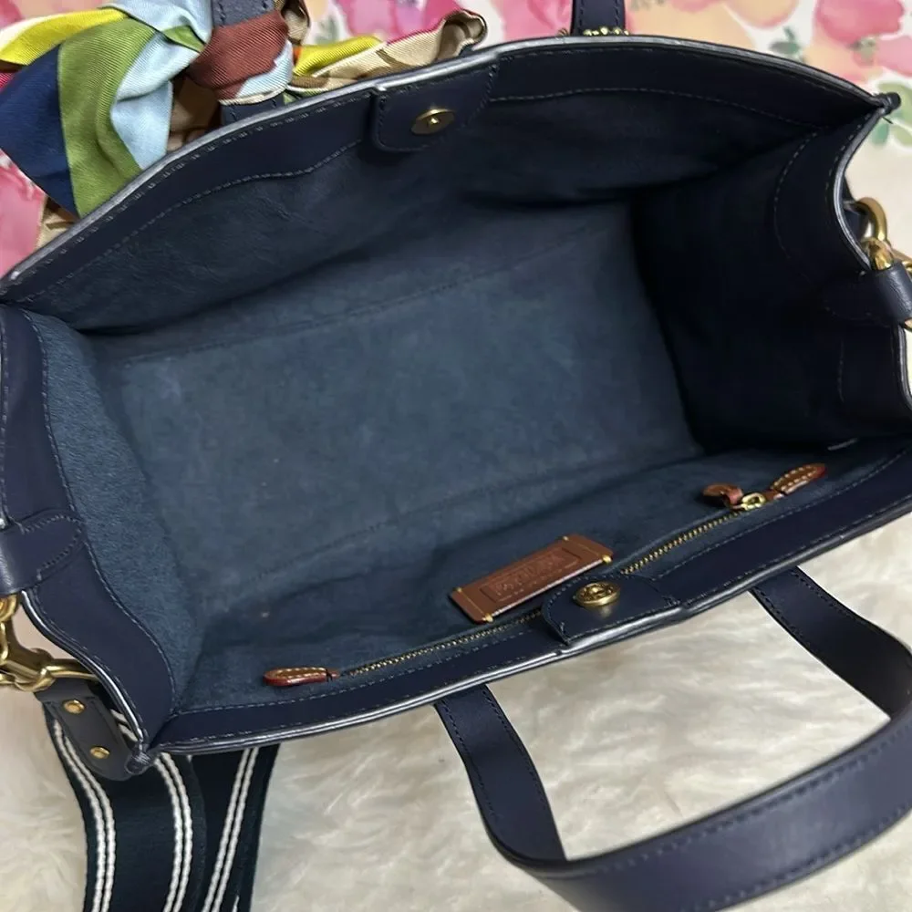 💯Authentic Coach Tote Monogram Handbag🍀